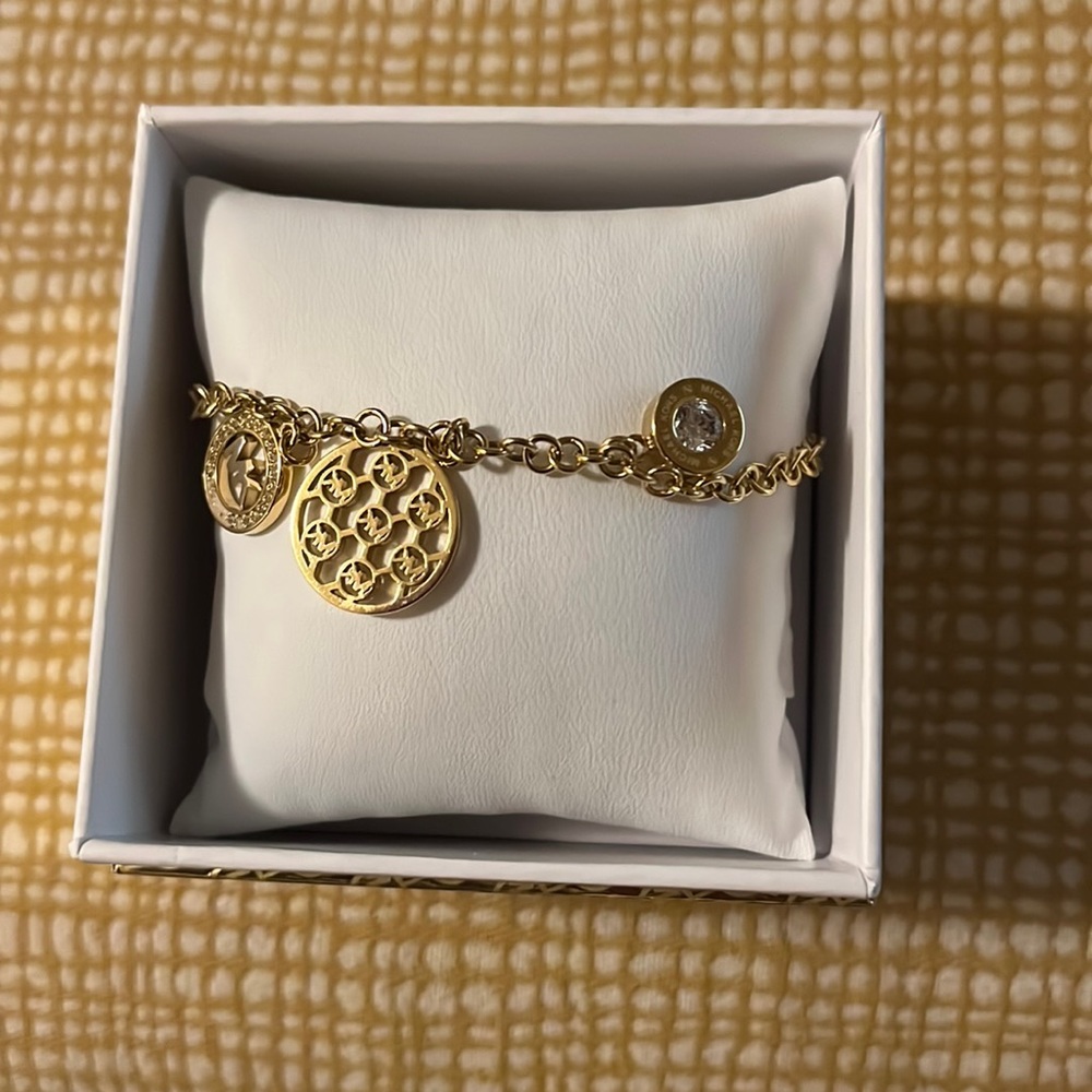 MK Charm bracket - new